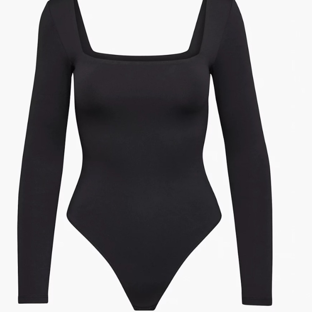 Aritzia Babaton Contour Longsleeve Bodysuit